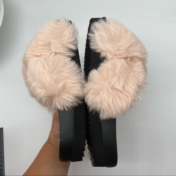 SUGAR women’s platform cross cross faux fur beach day slides in q-blush size 11M - Picture 4 of 7